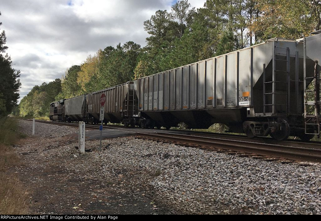 CSX 3150 passes mile marker 832